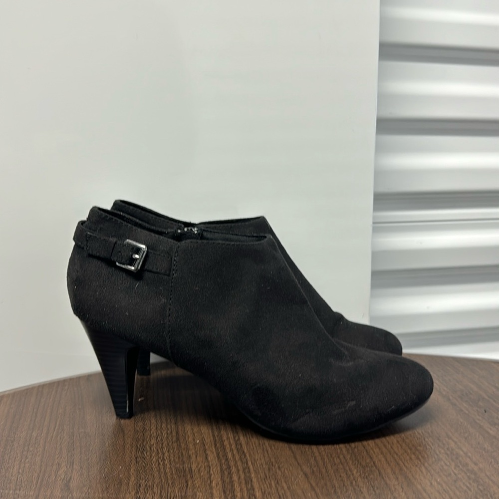 Women suede comfort plus 11 wide heels